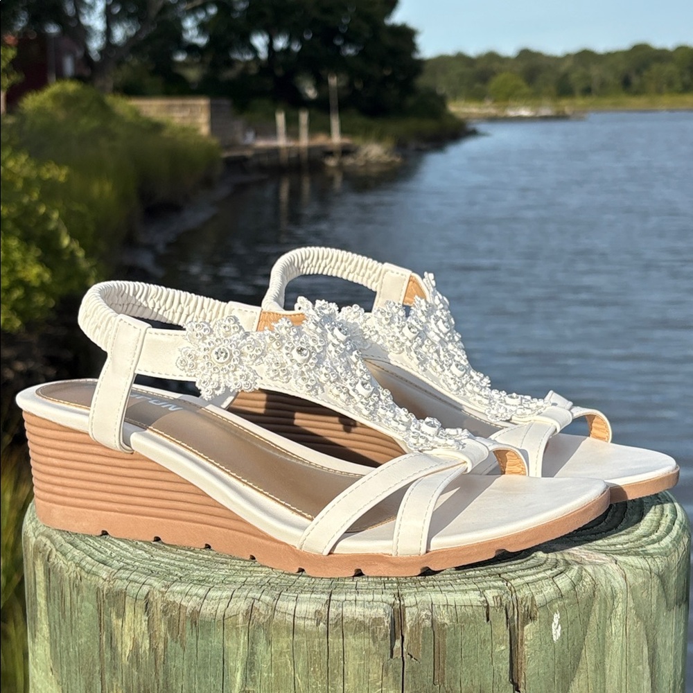 TEMOFON Wedge Sandals with Embellishments Elastic back White Size 8.5 NWOT